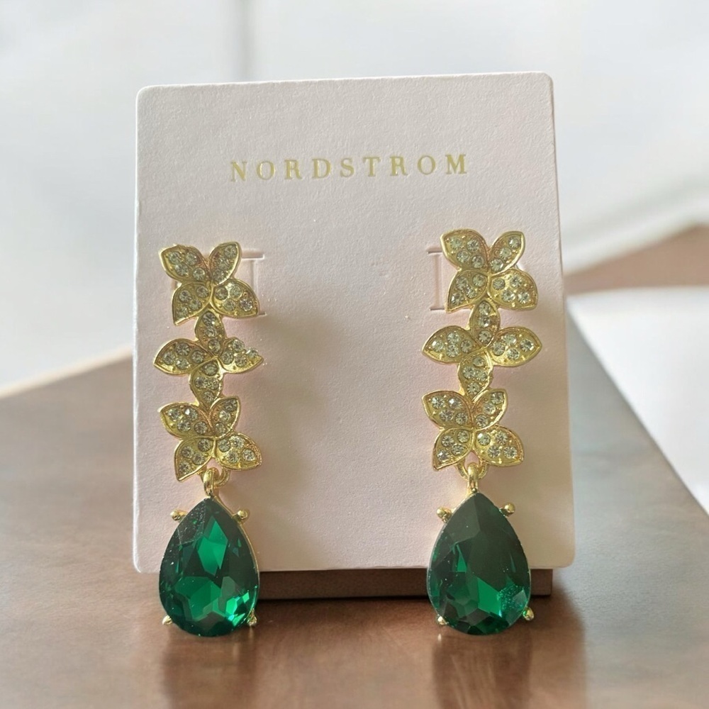NWT-SAKS FIFTH AVENUE-STUNNING GOLD TONE AND EMERALD GREEN EARRINGS